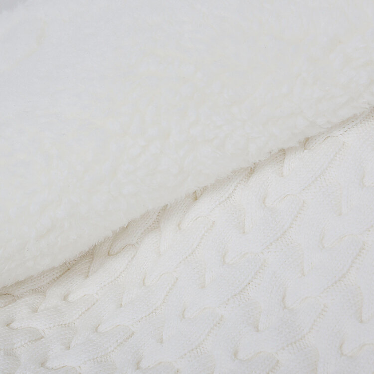 CEBA Deka pletená s kožušinkou v darčekovom balení 90x90 zimný vrkoč biely